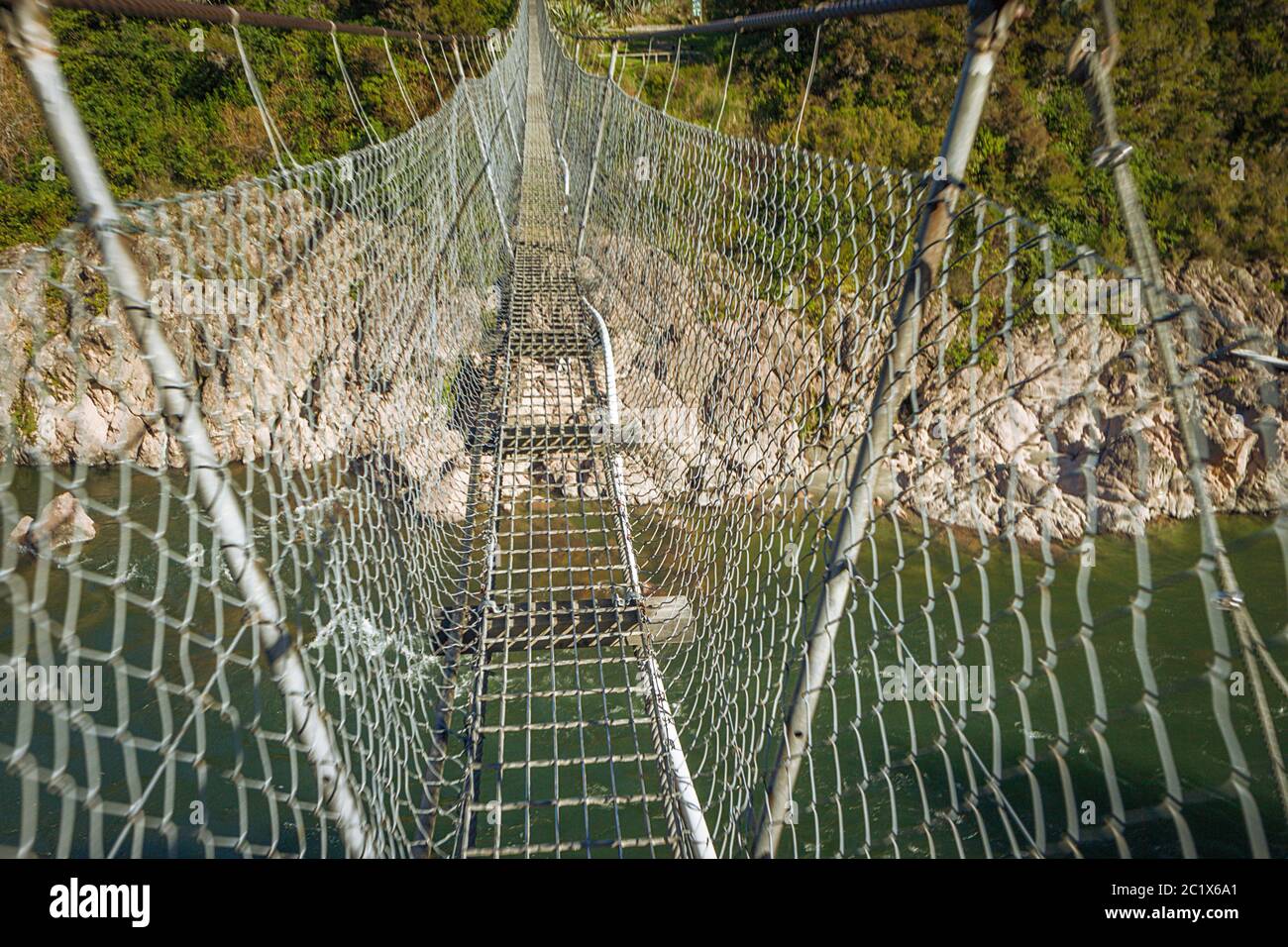 Puente colgante más largo de Nueva Zelanda durante el Buller Gorge Foto de stock