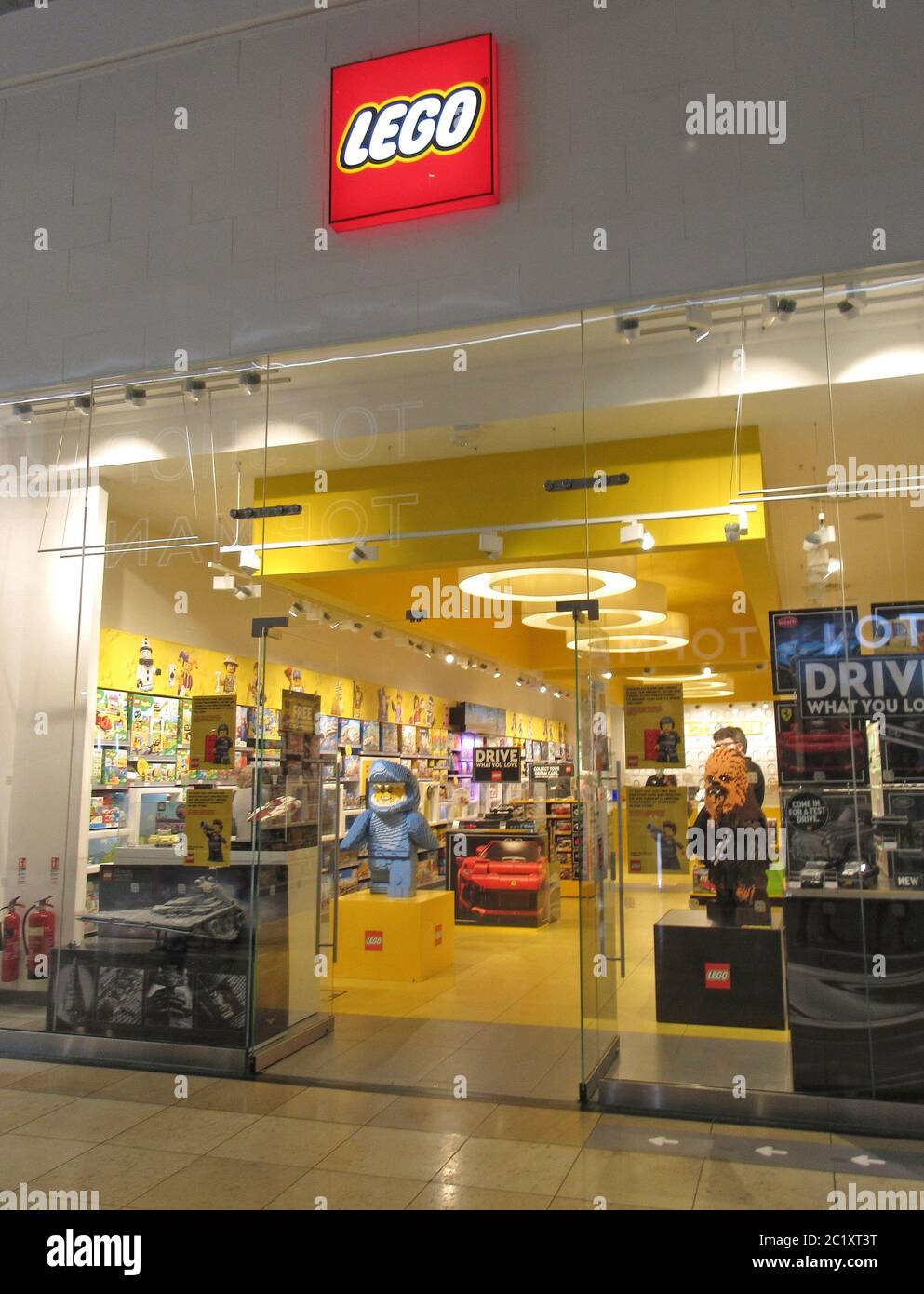Tienda LEGO en un centro comercial Fotografía de stock - Alamy