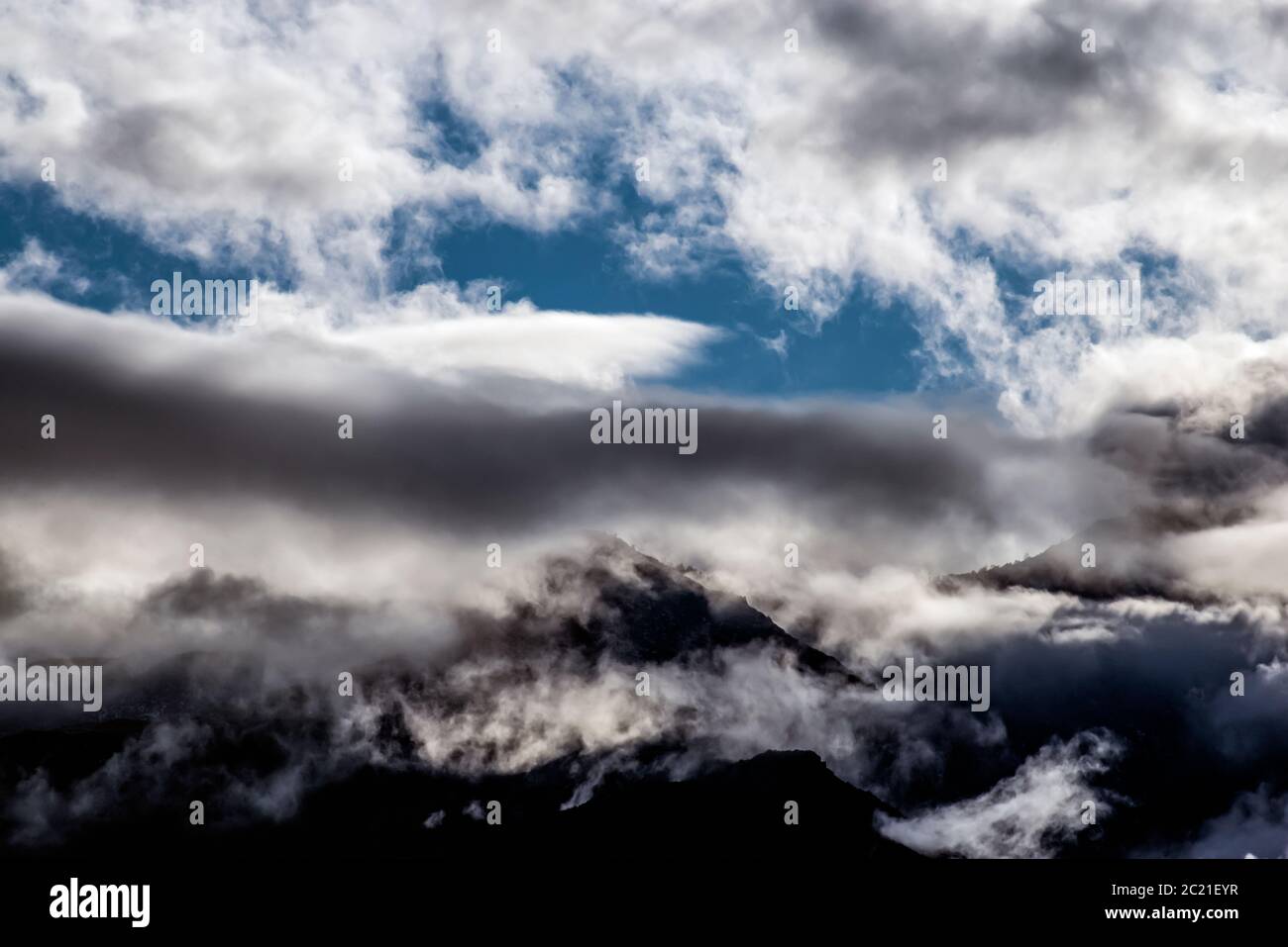 Nubes sobre las montañas San Jacinto Palm Springs California Foto de stock