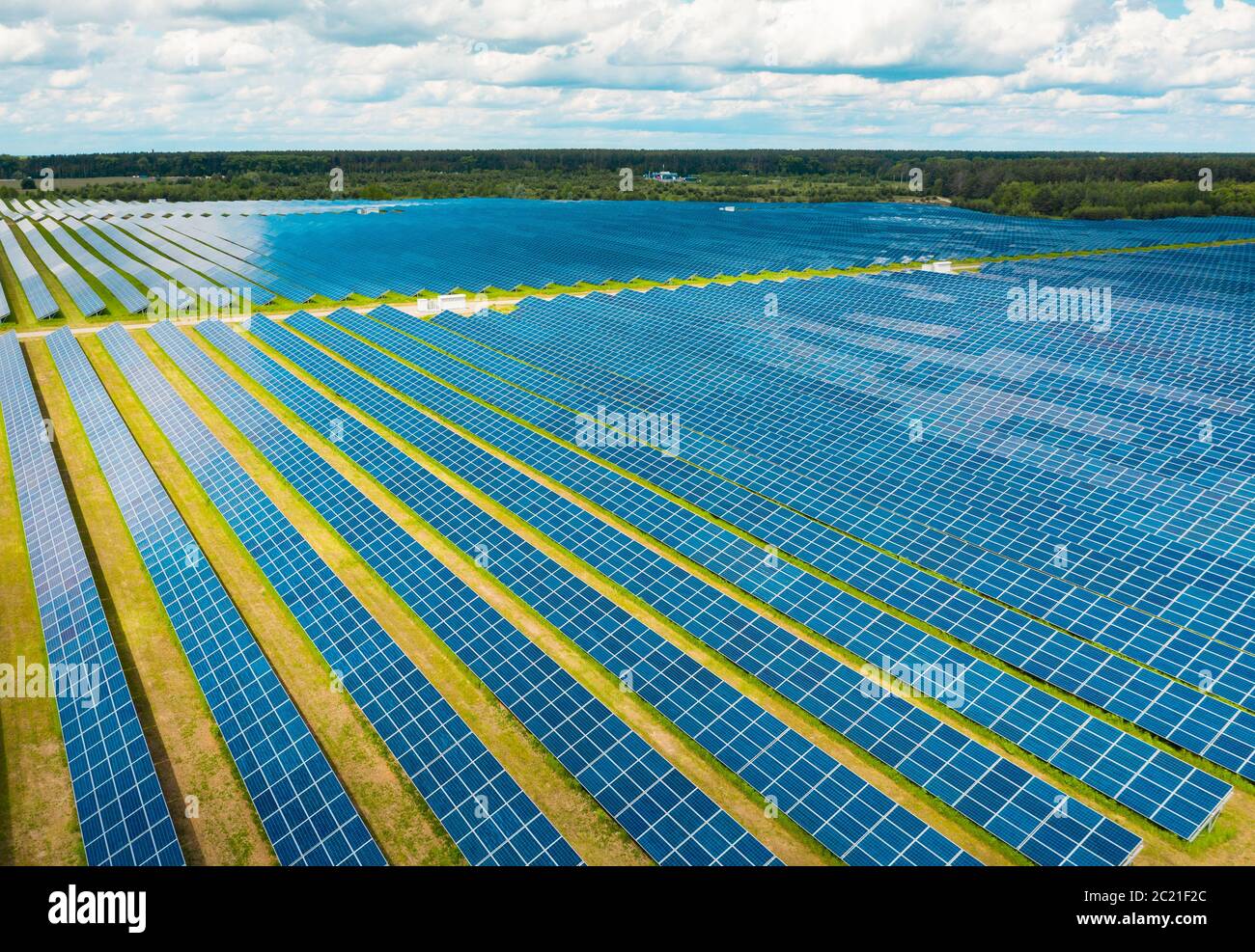 Energía alternativa, vista aérea de la granja solar Foto de stock