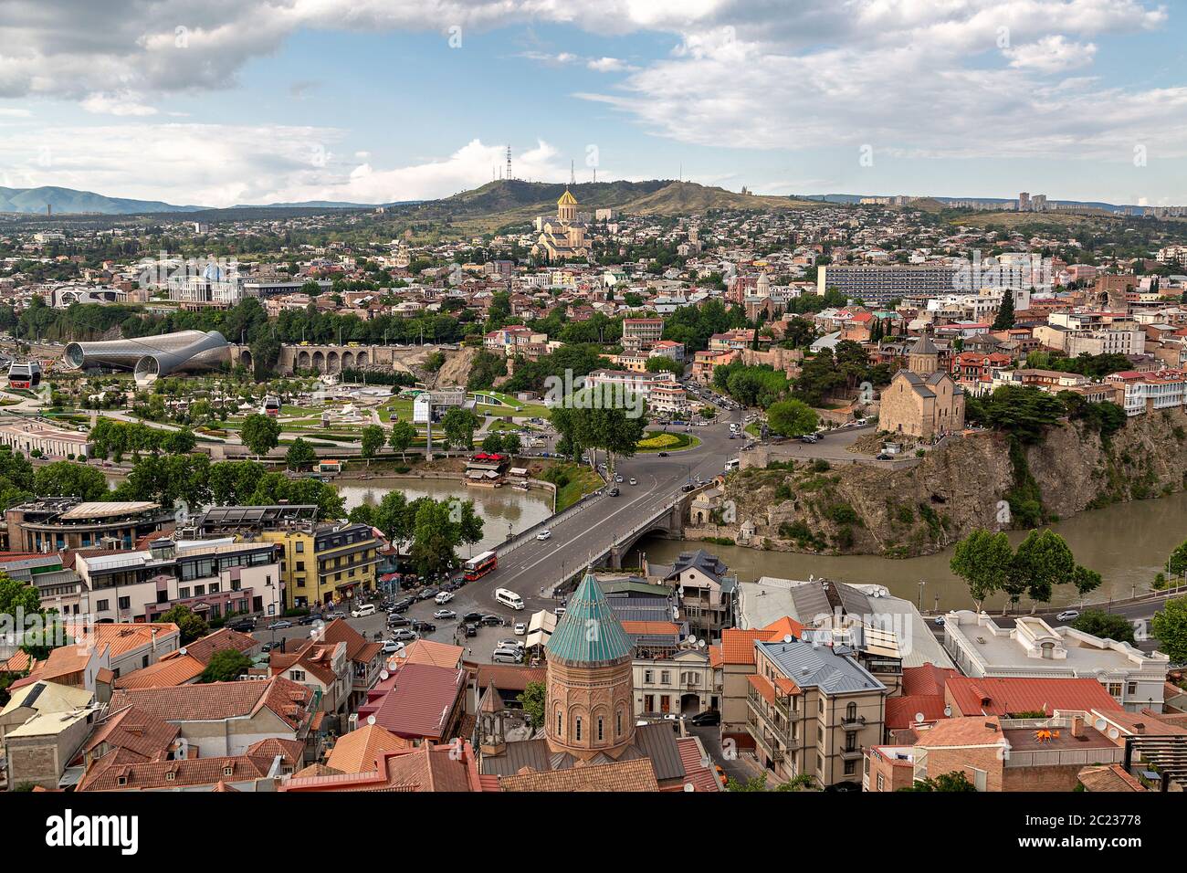 Vista aérea sobre Tbilisi, capital de Georgia. Foto de stock