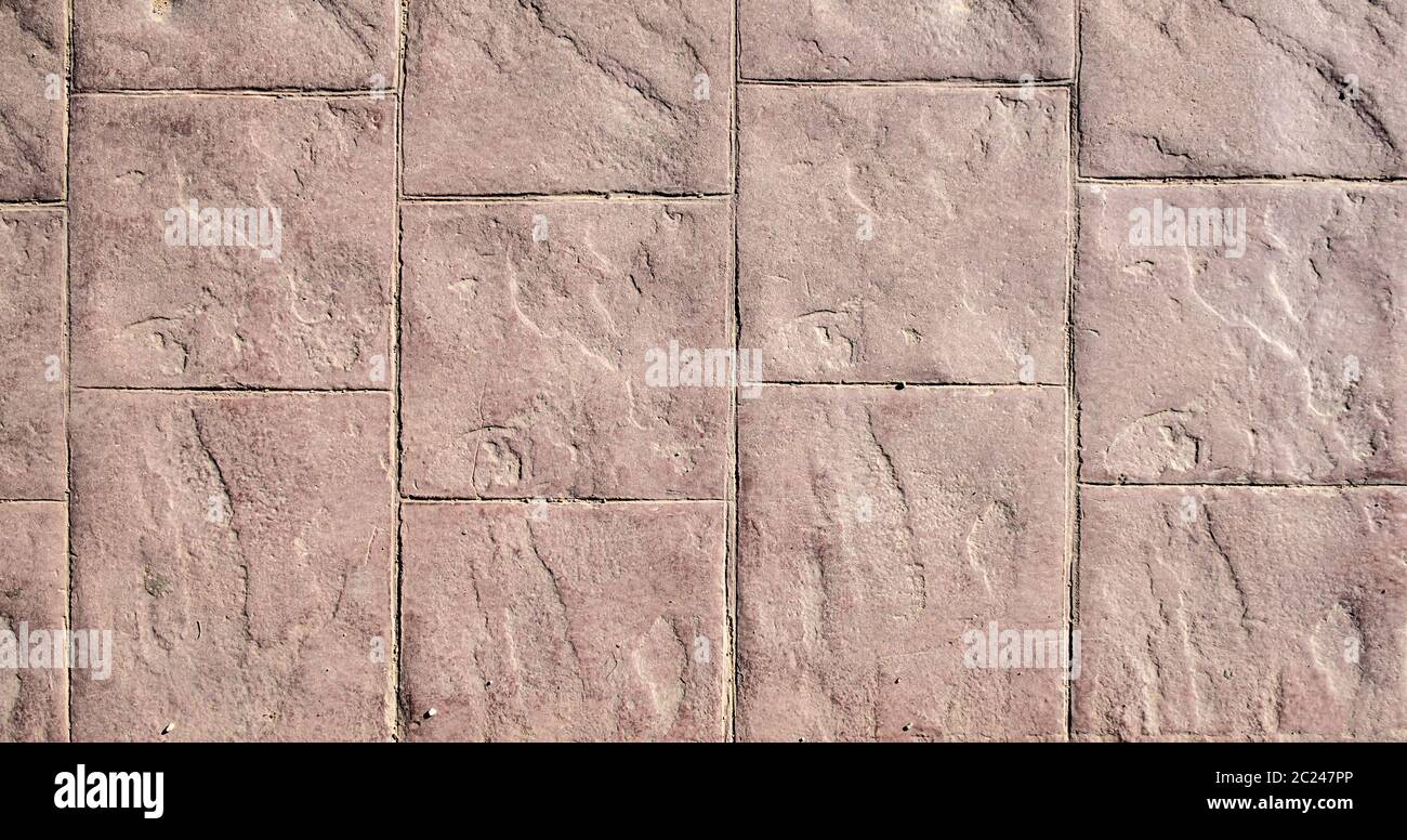 pavimento de hormigón estampado, baldosas de piedra de pizarra sobre patrón  de piedras de cemento, pavimento decorativo exterior resistente a la  impresión Fotografía de stock - Alamy