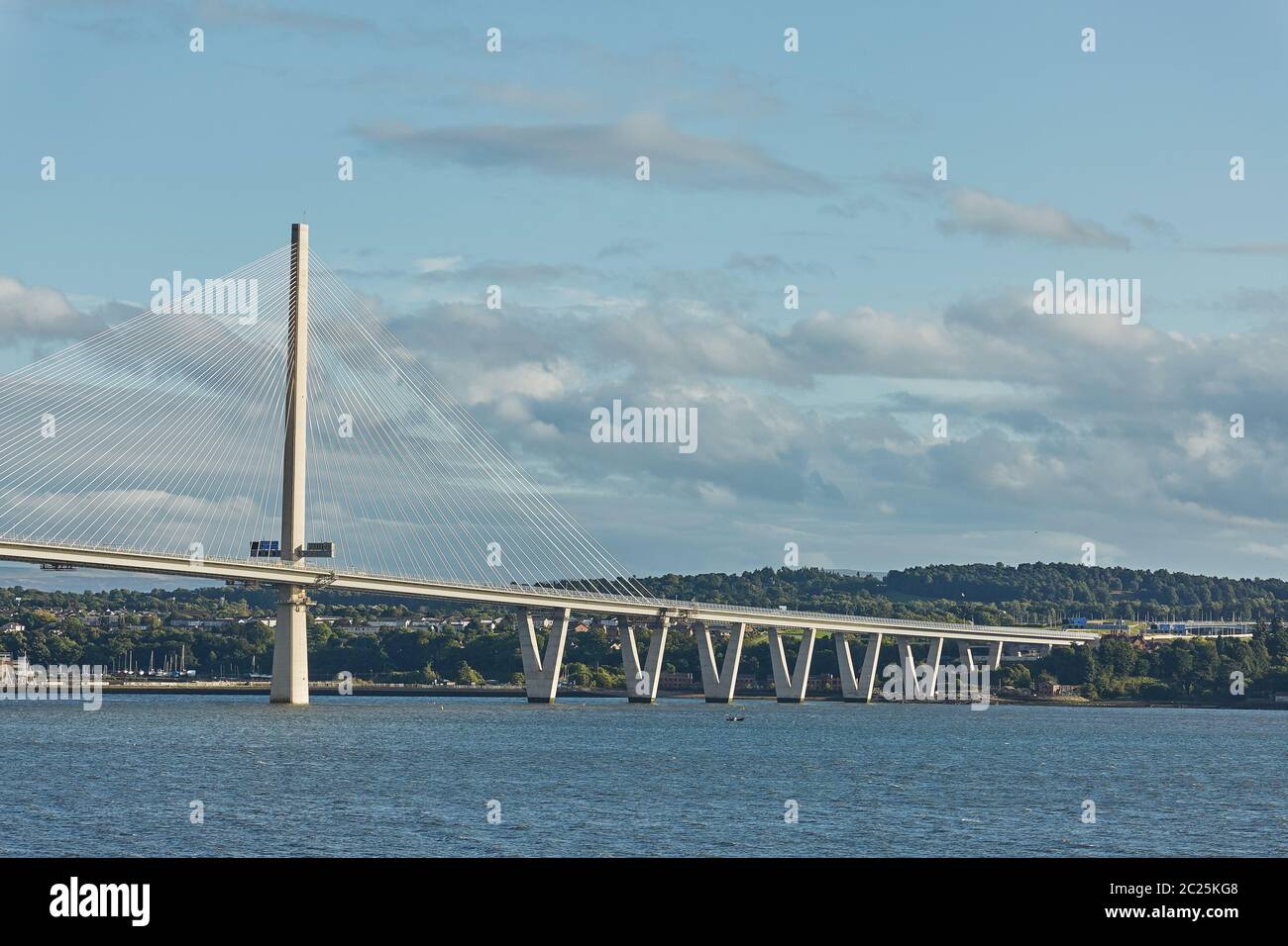El nuevo puente Queensferry Crossing sobre el Firth of Forth en Edimburgo, Escocia. Foto de stock