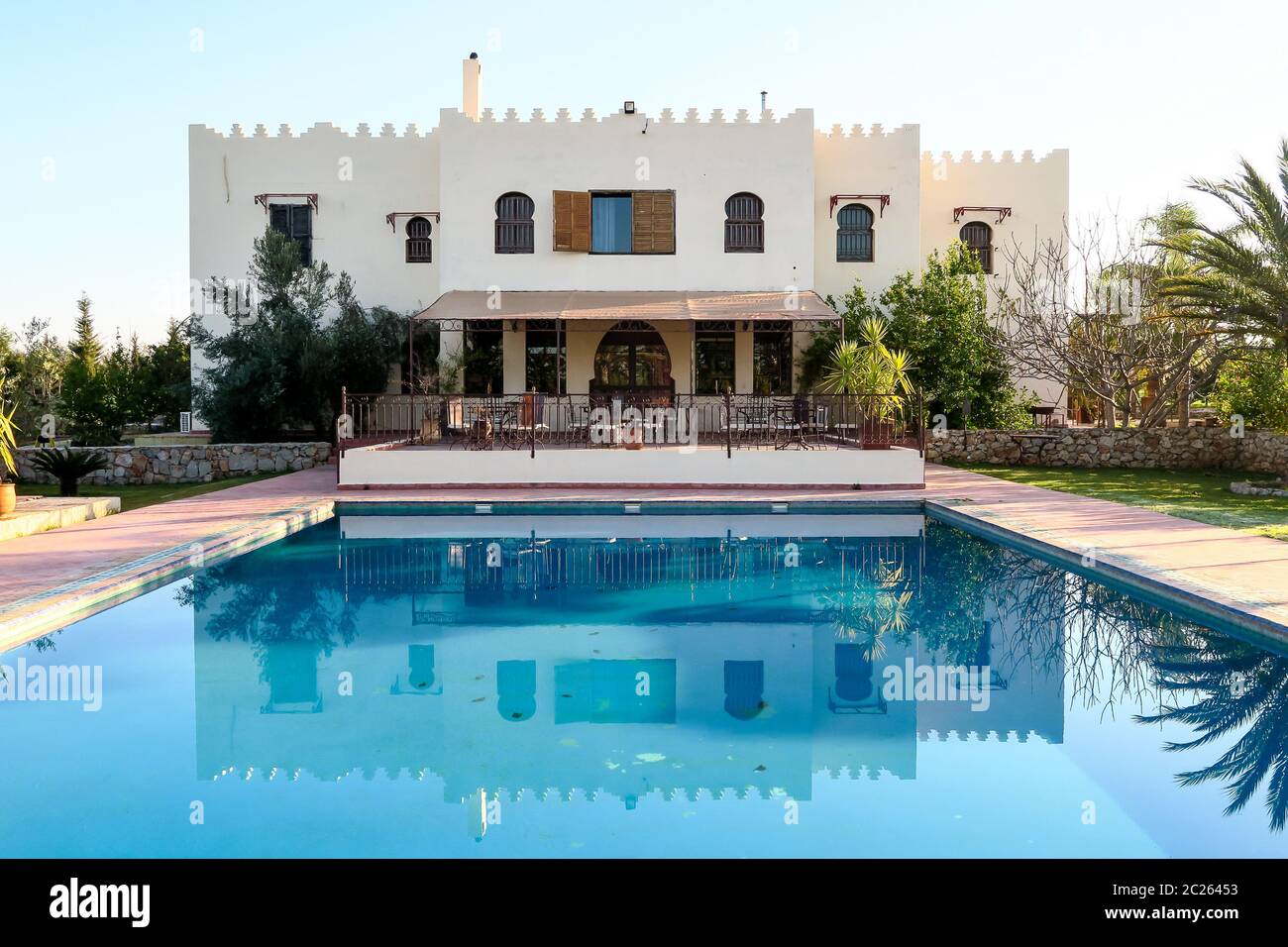 Piscina en un hotel de lujo, una foto como fondo de pantalla Fotografía