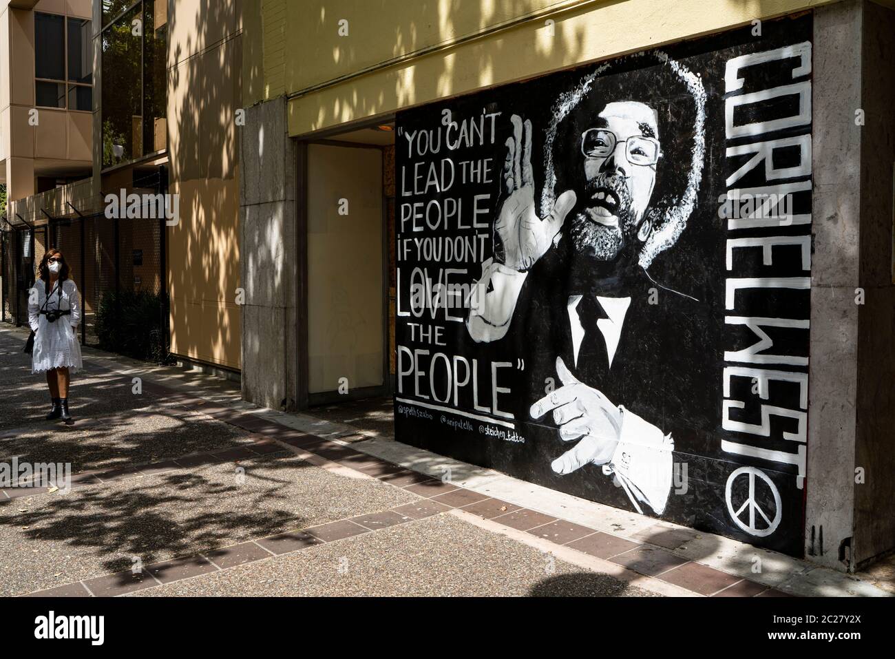 Oakland, CA protesta arte en edificios del centro de la ciudad Foto de stock