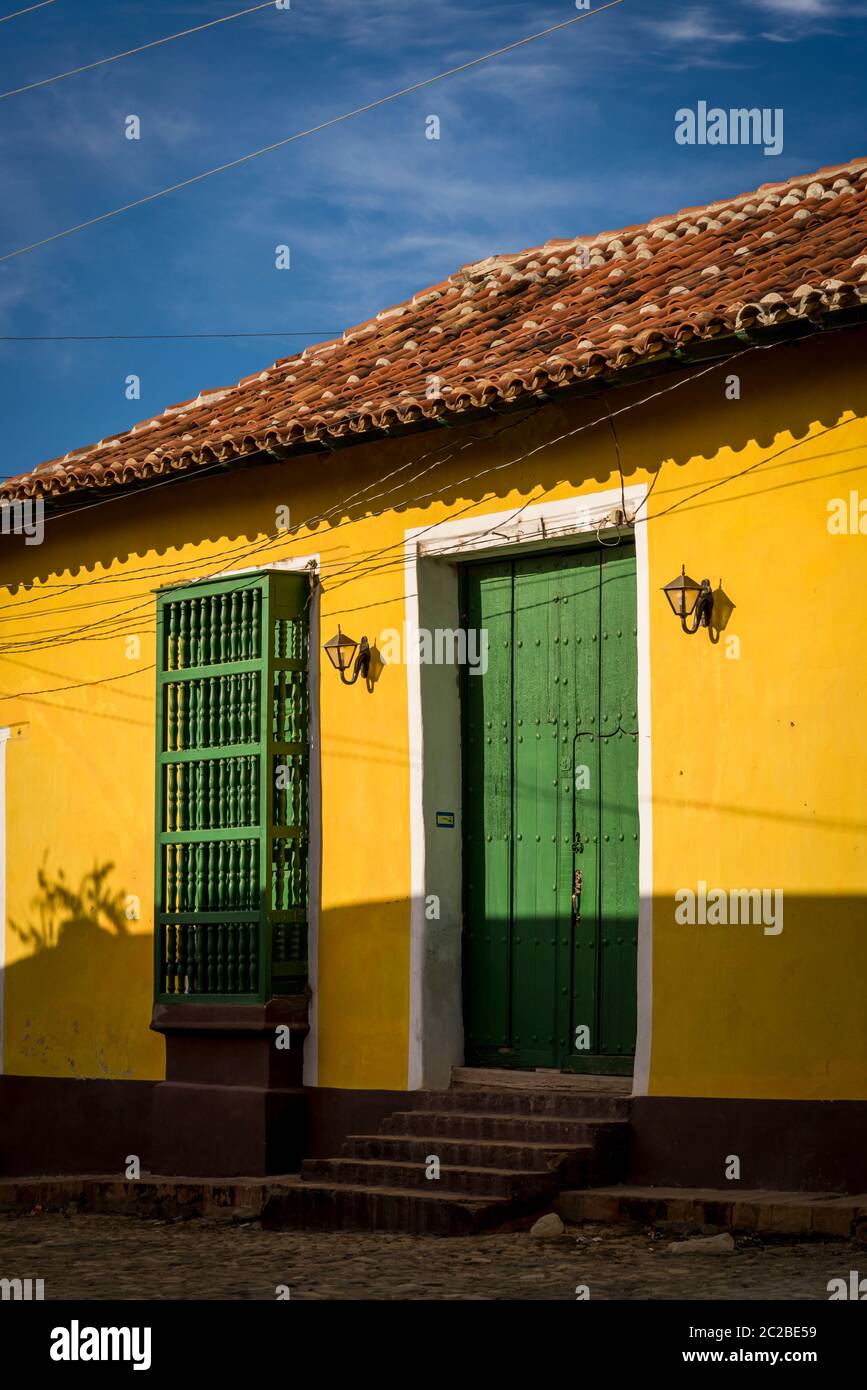 Detalle arquitectónico de la arquitectura colonial española en el barrio residencial del centro de la ciudad, Trinidad, Cuba Foto de stock