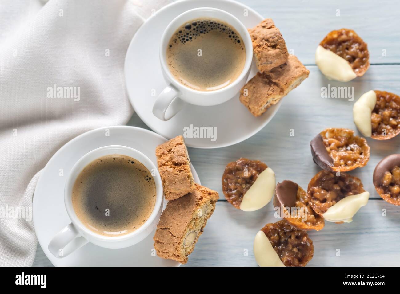 Tazas de café con galletas florentinas Foto de stock