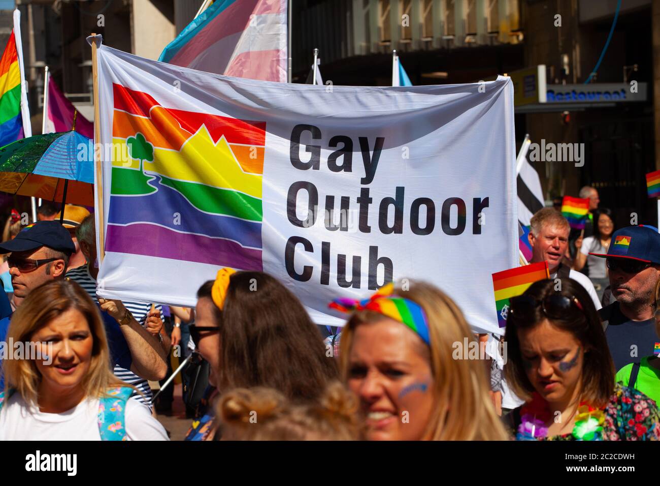 Banner para el Gay Outdoor Club en Pride Cymru, Pride Wales, Cardiff 2019 Foto de stock