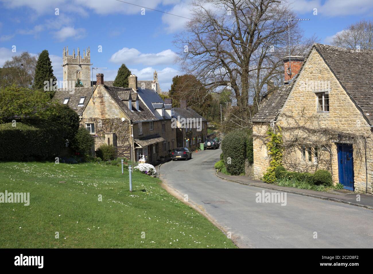 Village y St James'Church, Longborough, Cotswolds, Gloucestershire, Inglaterra, Reino Unido, Europa Foto de stock