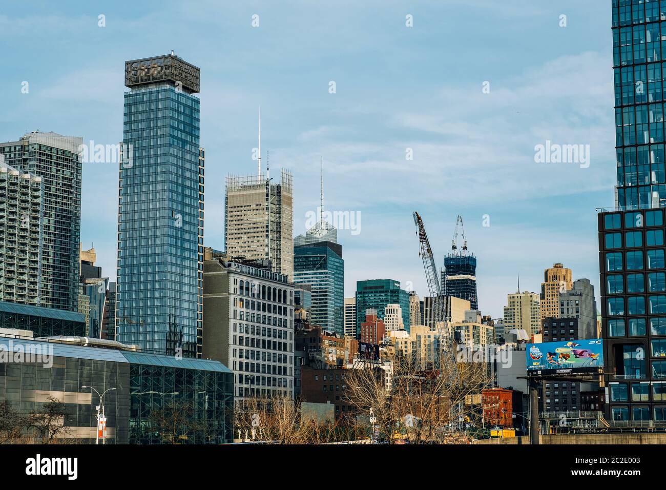 Vista general de los edificios de Hell's Kitchen en el centro de la ciudad de Nueva York Foto de stock