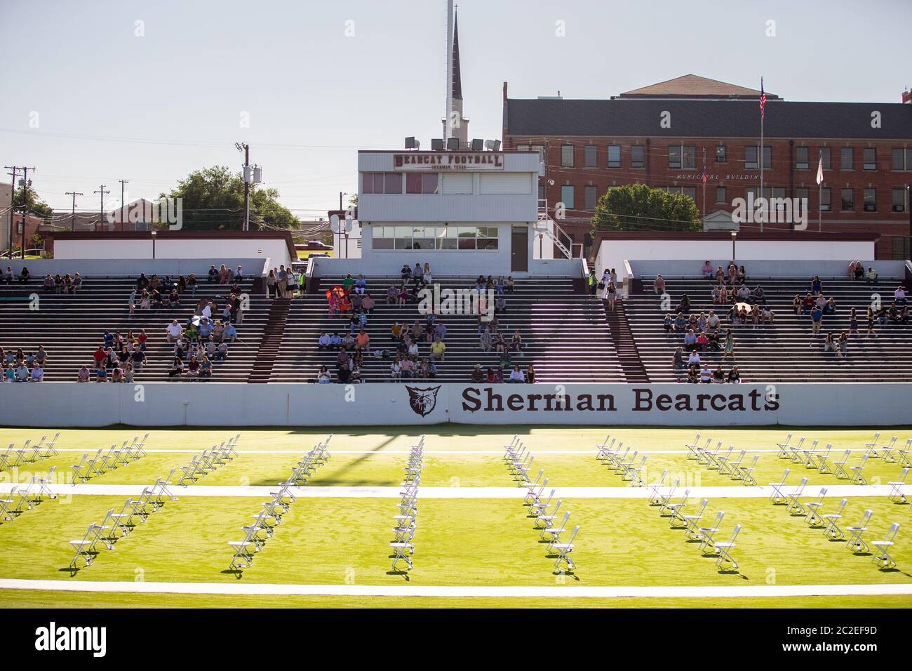 La ceremonia de graduación de la clase Sherman High School de 2020 se
