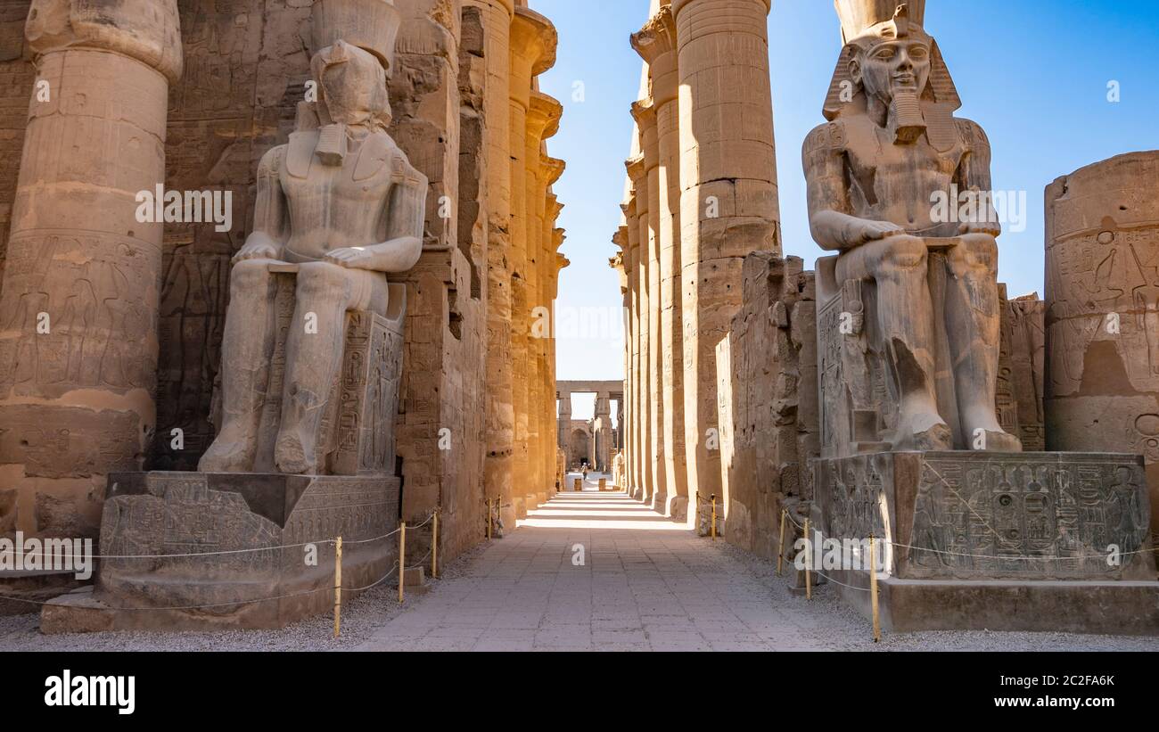 Templo de Luxor en Luxor, Egipto. Templo de Luxor es un gran complejo de templos antiguos egipcios situado en la orilla este del río Nilo en la ciudad de hoy kno Foto de stock