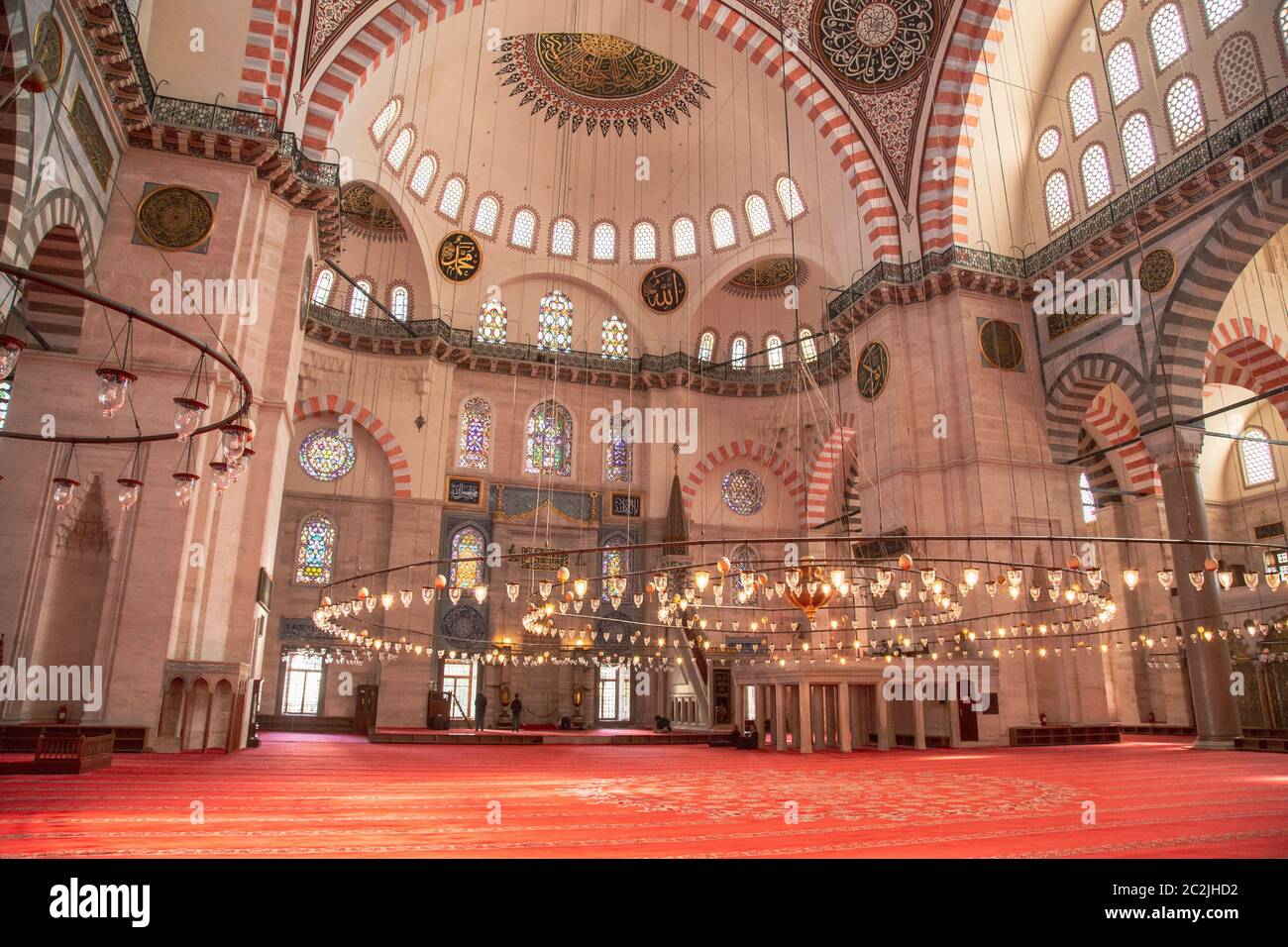 Estambul, Turquía, 25 de marzo de 2019: Vista interior de la Mezquita de Suleymaniye en Estambul, Turquía. La Mezquita de Suleymaniye es una mezquita construida por M. Foto de stock