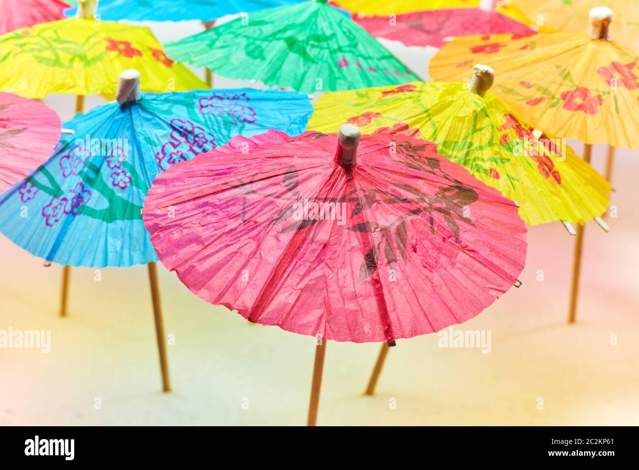Paraguas de papel Fotografía de stock - Alamy