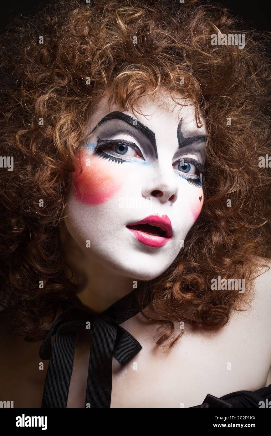 Mujer mimo con maquillaje teatral. Primer plano Fotografía de stock - Alamy