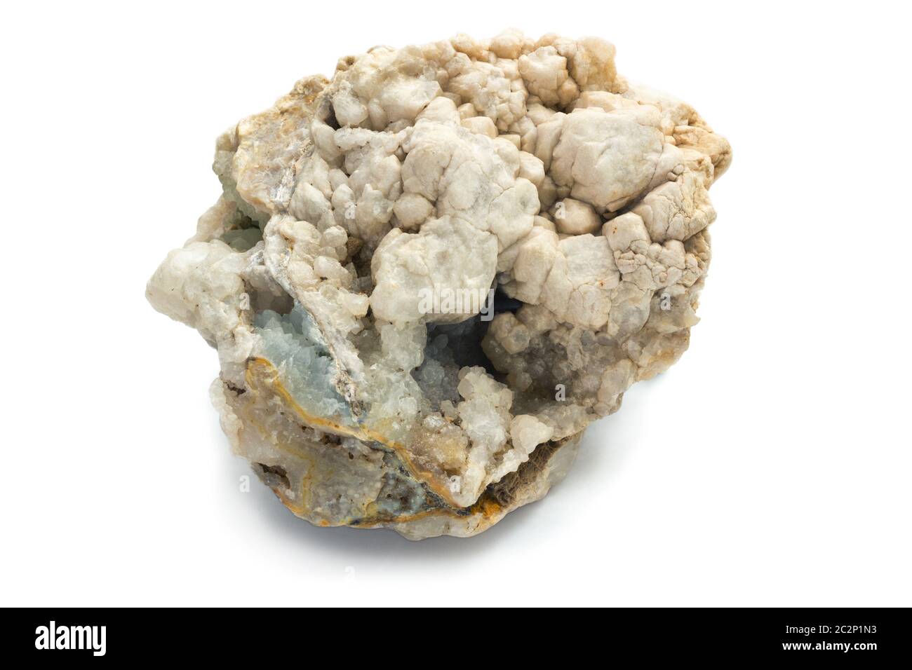 Concreción de minerales con pequeñas cavidades en el interior Foto de stock