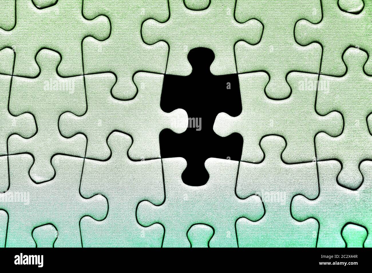Jigsaw Puzzle una última pieza faltan sólo, casi completa Fotografía de stock - Alamy
