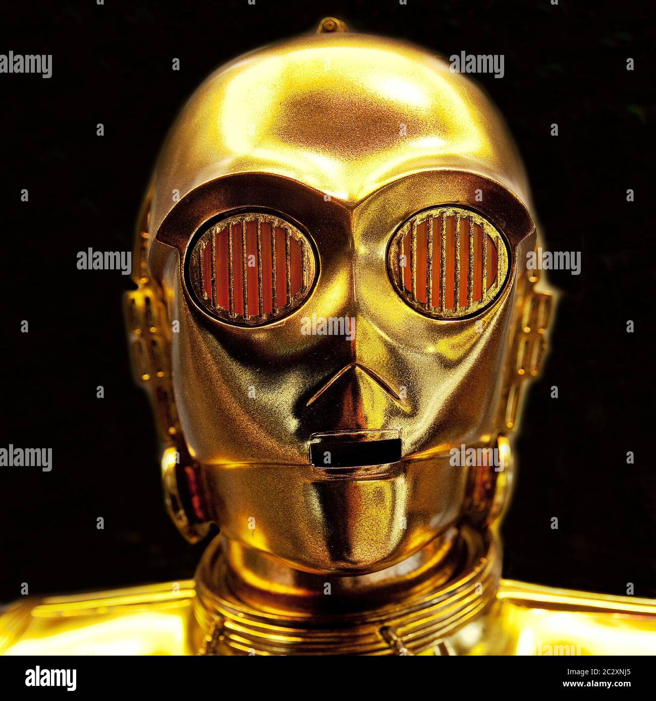 C-3PO, el droide de protocolo, réplica del robot humanoide figura de la película Star Wars, Alemania Foto de stock