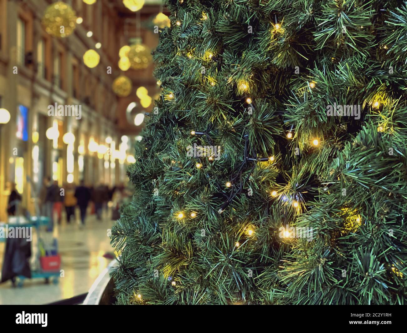 Luces led de arbol de navidad fotografías e imágenes de alta resolución -  Alamy
