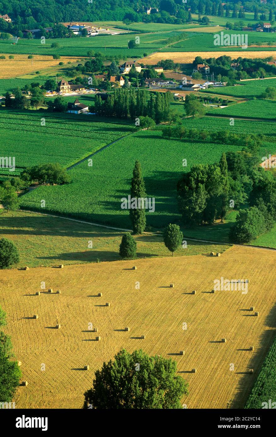 Vista del campo de Domme, valle del río Dordoña, Francia. Foto de stock