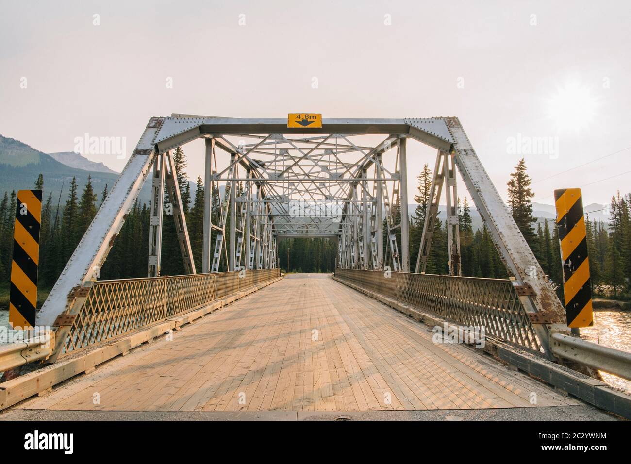 Vista del puente vacío, Banff, Alberta, Canadá Foto de stock