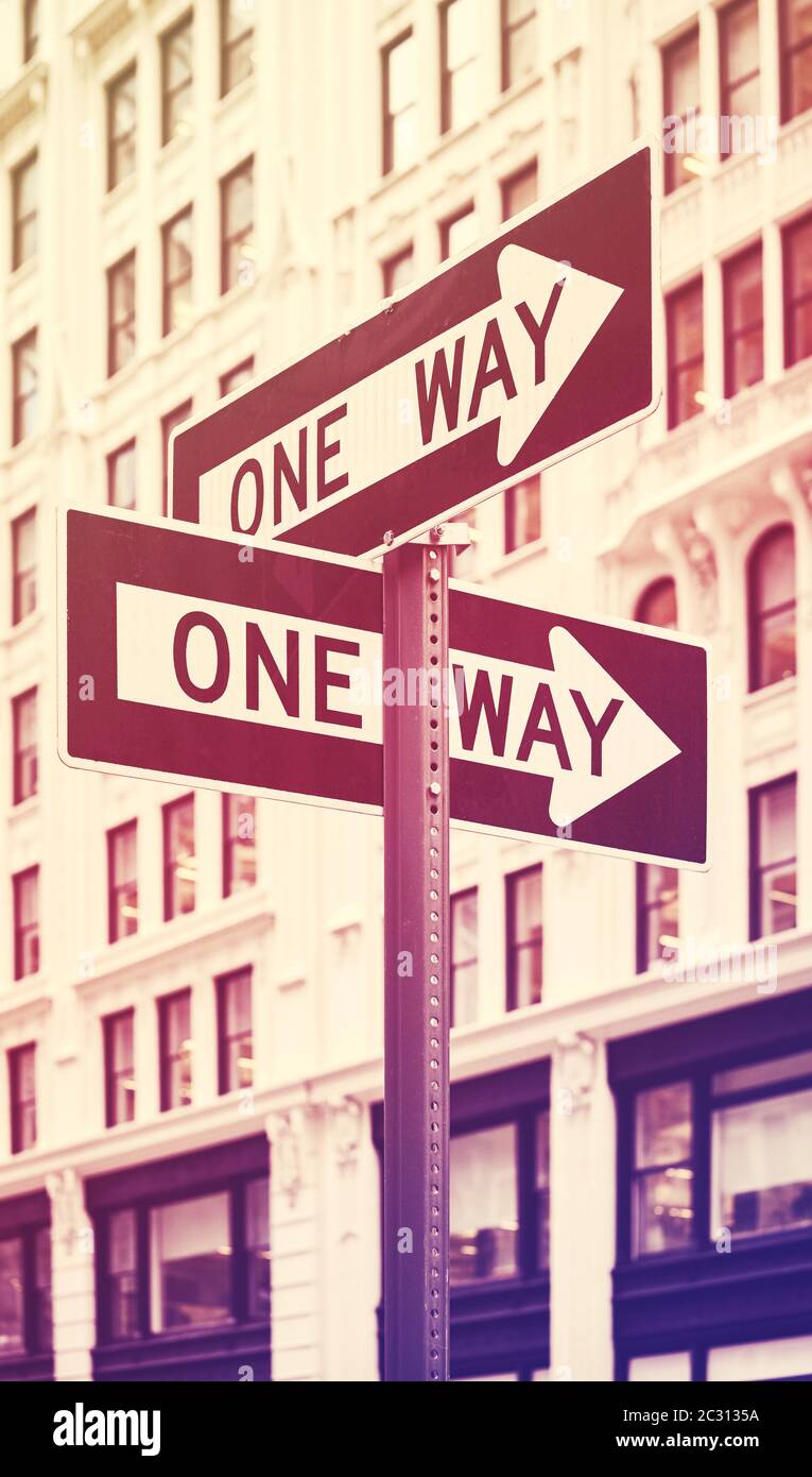 Signo de flecha de la ciudad fotografías e imágenes de alta resolución