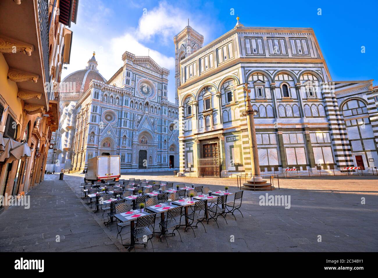 Majestuosa catedral de Santa María del Fiore en Florencia Foto de stock