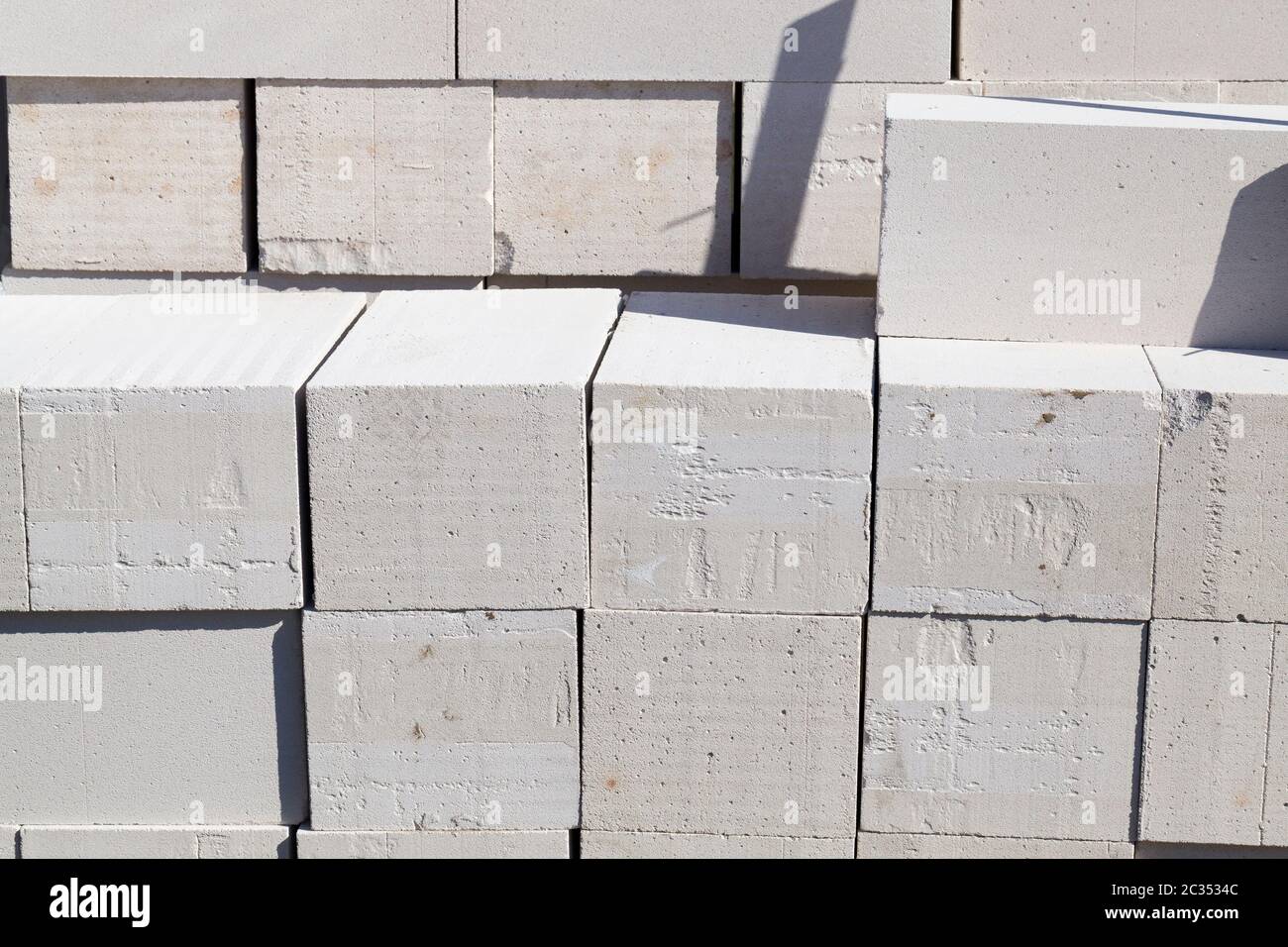 material poroso de bloques de silicato de gas para la construcción de  edificios y estructuras, primer plano de materiales de construcción baratos  en los sitios de construcción Fotografía de stock - Alamy