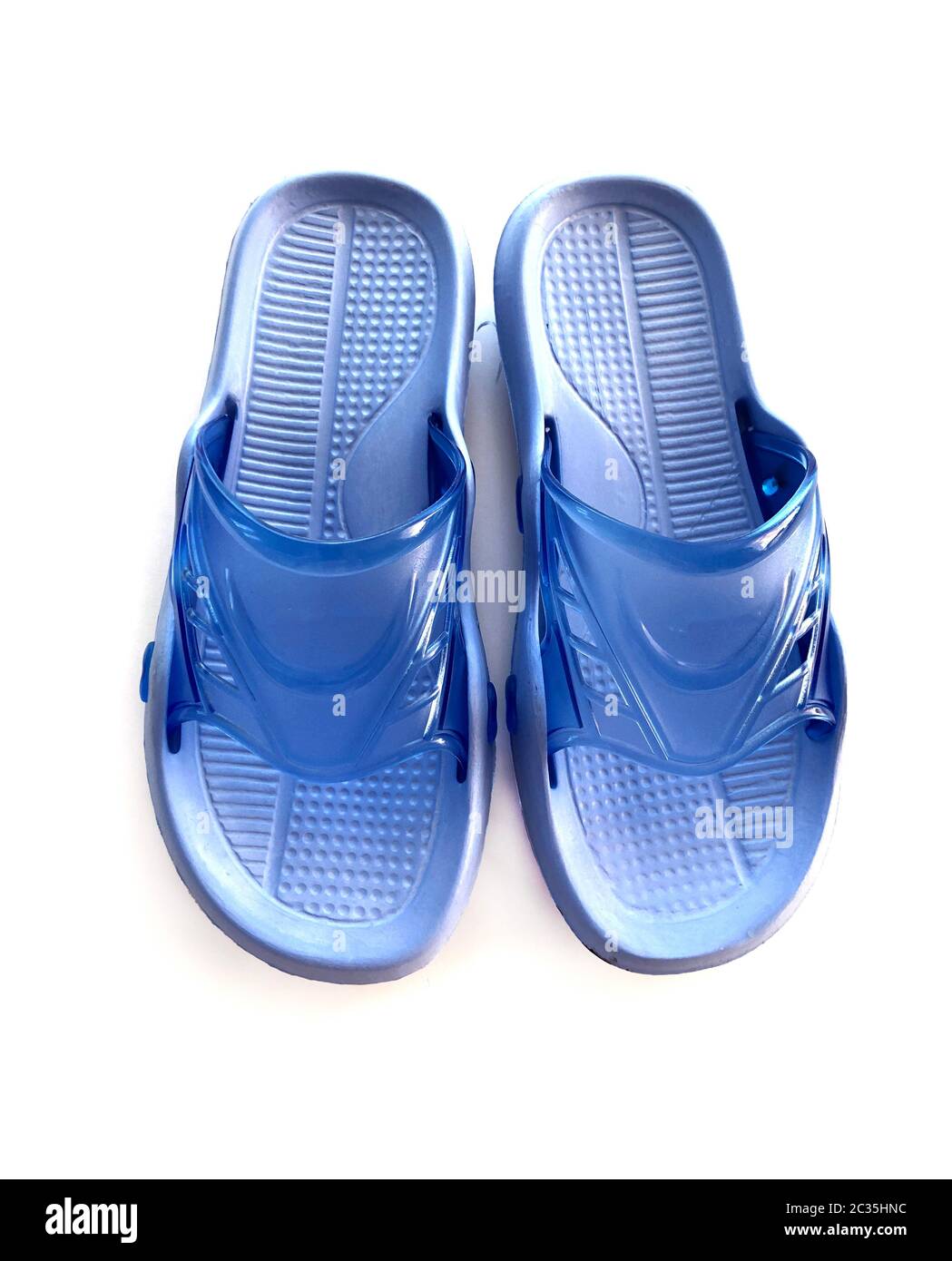 zapatillas para mujer para la playa y el azul piscina Fotografía de stock -  Alamy