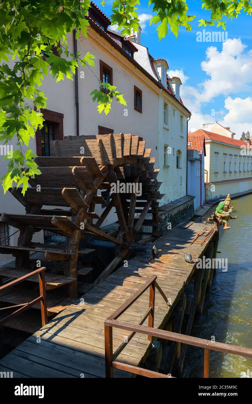 Praha agua de madera Foto de stock
