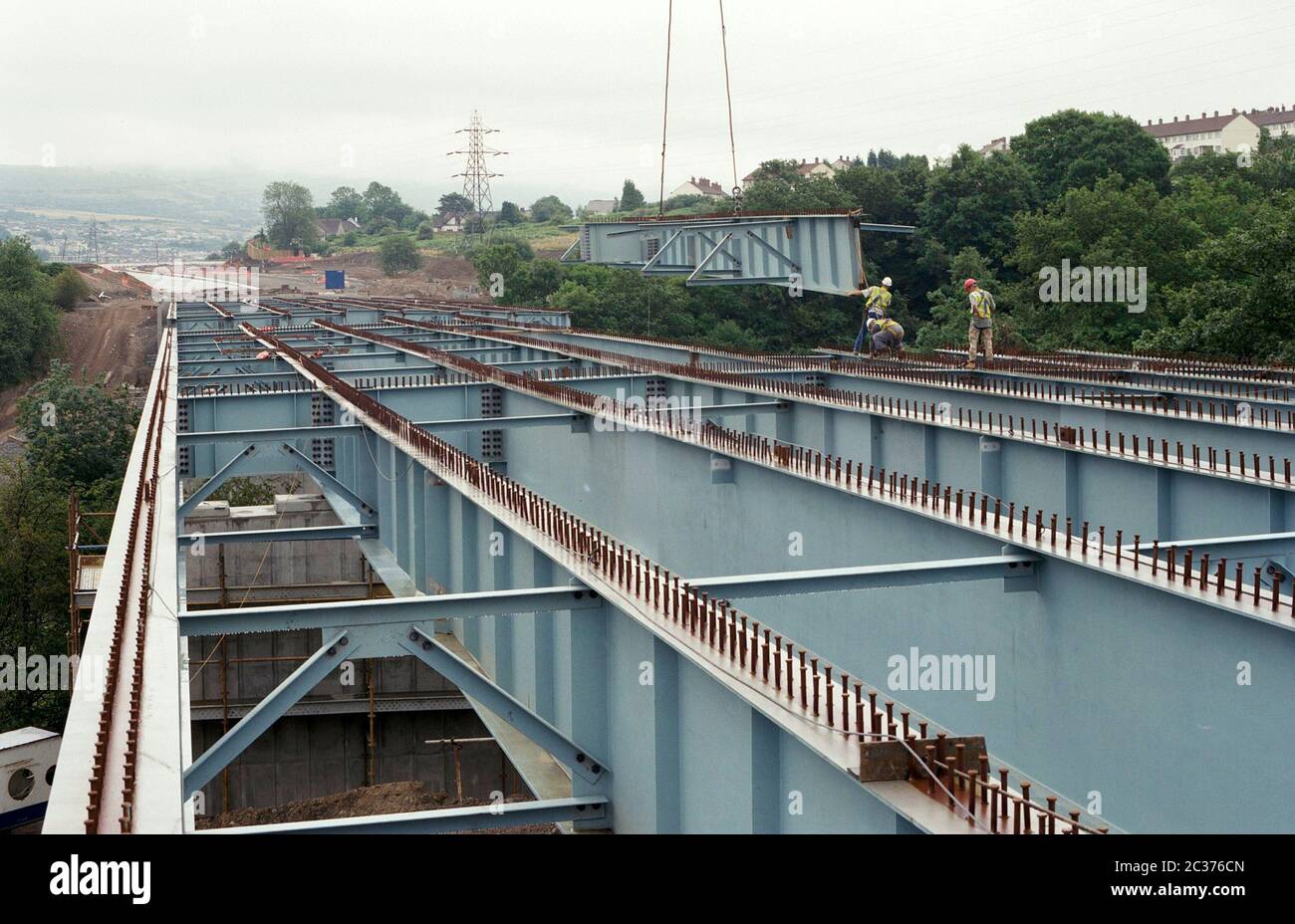 La construcción de un viaducto de carretera, en la circunvalación Merthyr Tydfil, al sur de Gales, Reino Unido en 1996 Foto de stock