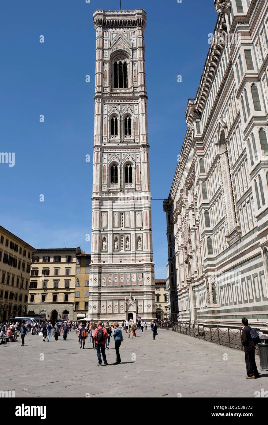El Campanile de Giotto en la Piazza del Duomo, Florencia, Italia Foto de stock
