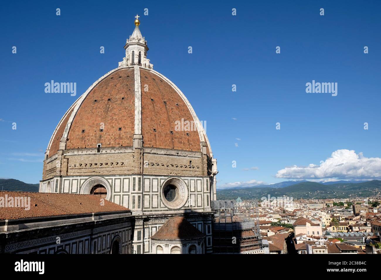 Duomo di Firenze, o Catedral de Santa Maria del Fiore, vista desde el Campanile de Giotto. Foto de stock