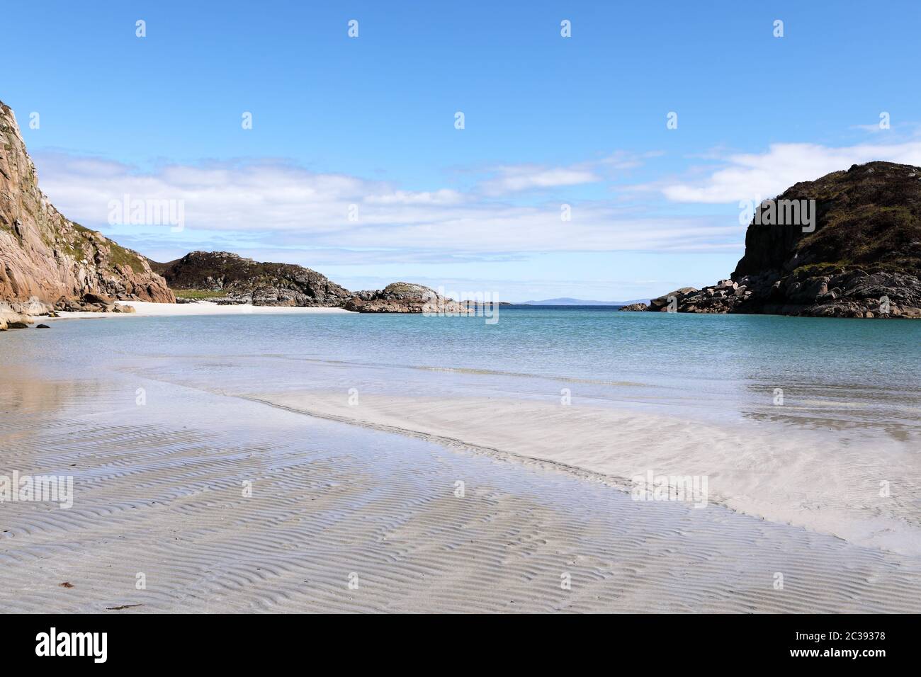 Traigh Gheal, una fabulosa playa de arena blanca en la Isla de Mull, Hébridas interiores de Escocia Foto de stock