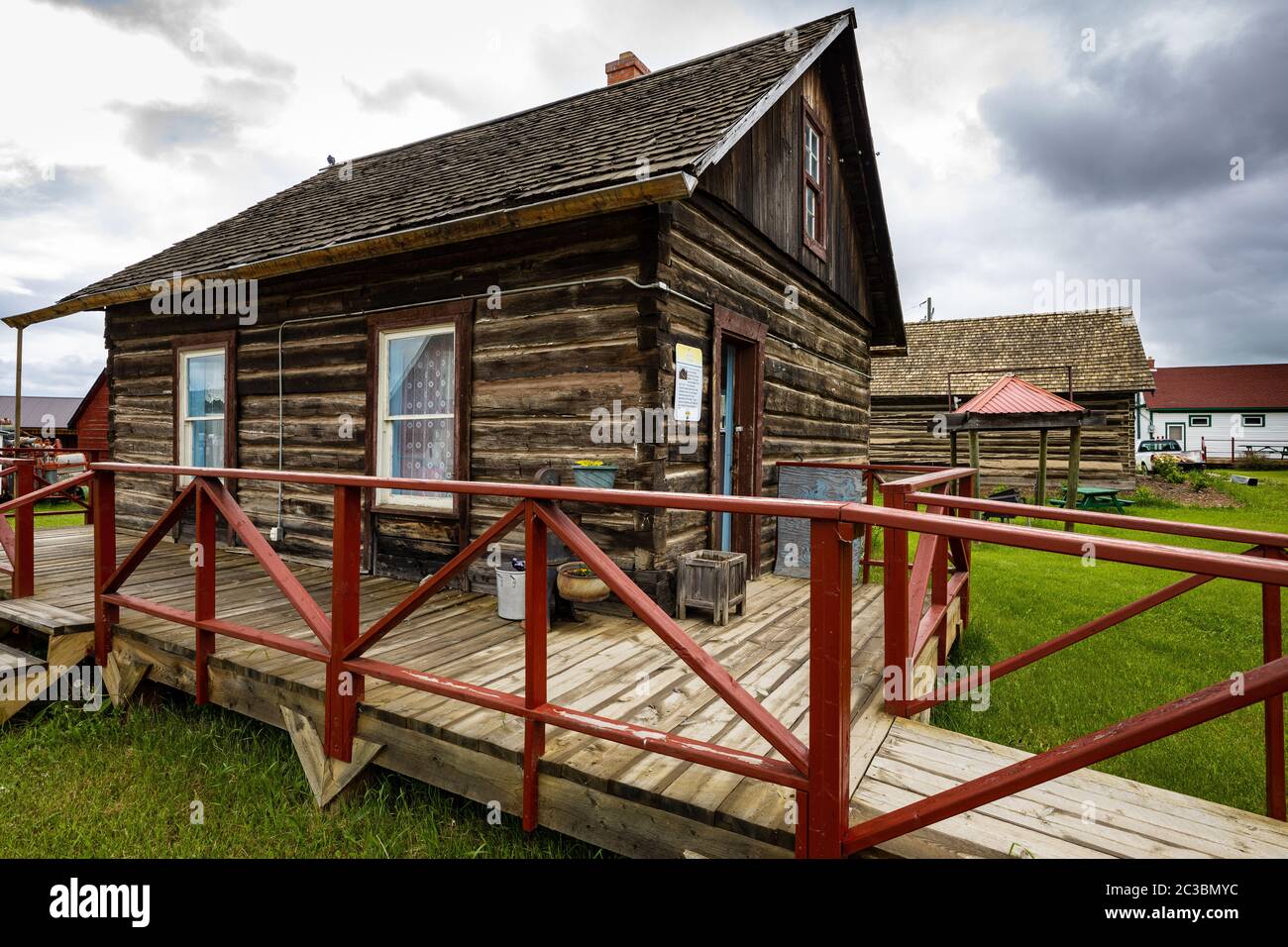 Un pueblo de casas de madera en Canadá Fotografía de stock - Alamy