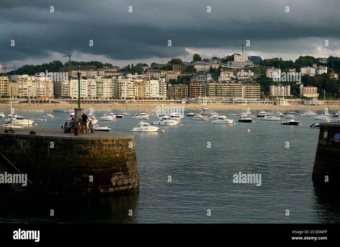 Paisaje urbano de San Sebastián desde el puerto de pescadores.San Sebastián.Gipuzkoa.país Vasco.España Foto de stock
