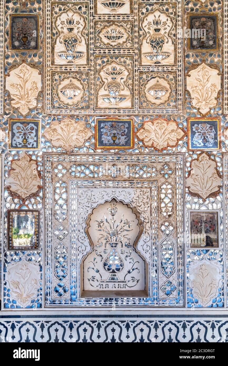 Decoración de pared en el fuerte Amber, Jaipur, Rajasthan, India Foto de stock