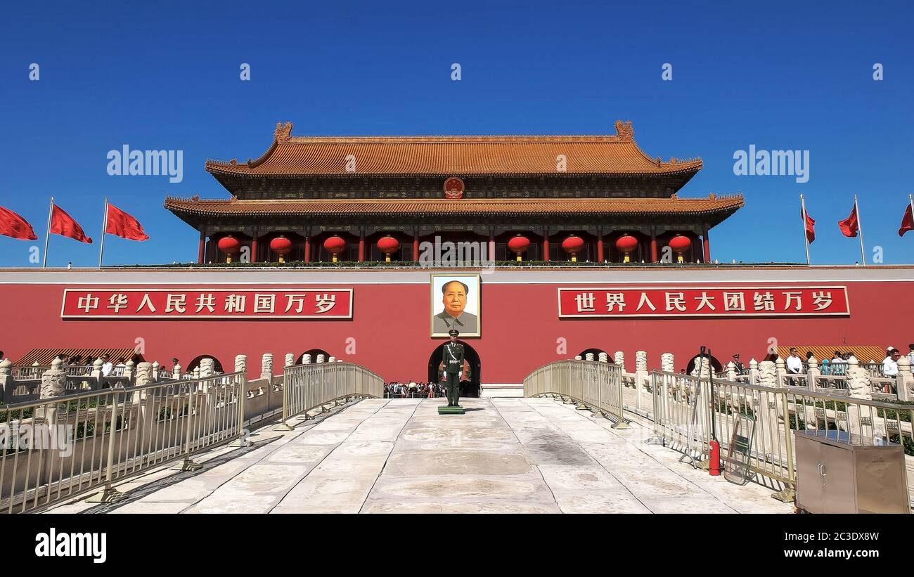 Puerta de la paz celestial en la ciudad prohibida, la plaza Tiananmen  Fotografía de stock - Alamy
