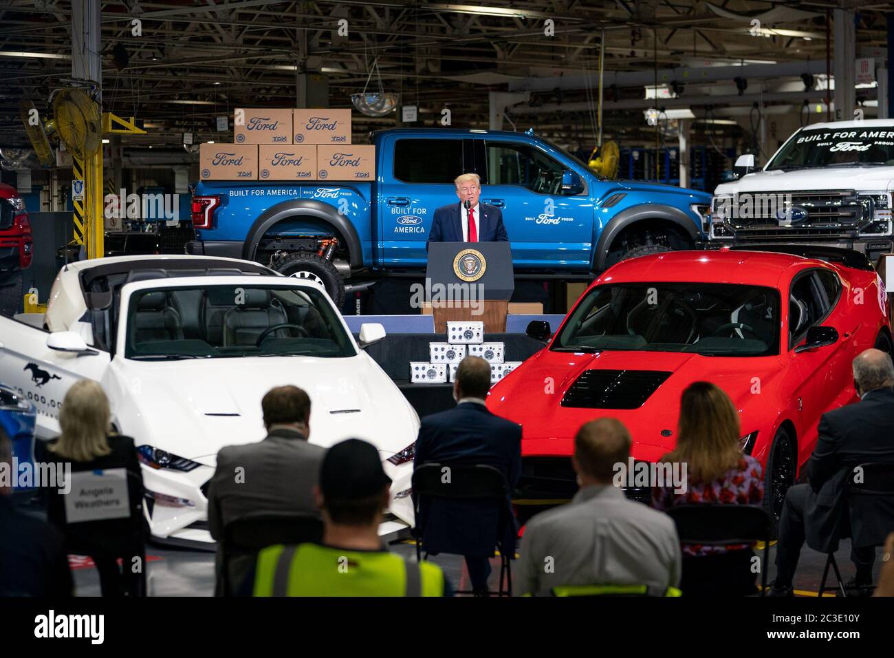 El presidente Donald J. Trump pronuncia sus comentarios el jueves, 21 de mayo de 2020, en la planta de componentes Ford Rawsonville en Ypsilanti, Michigan. Foto de stock