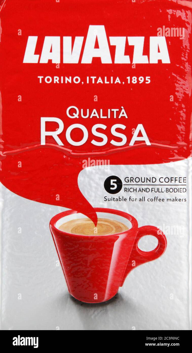 Pomorie, Bulgaria - 06 de abril de 2020: Qualità Rossa Espresso Lavazza.  Lavazza es uno de los proveedores líderes mundiales de Espresso Fotografía  de stock - Alamy