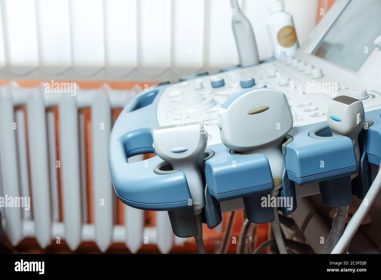 equipo médico de la máquina de ultrasonido en un centro médico Fotografía  de stock - Alamy