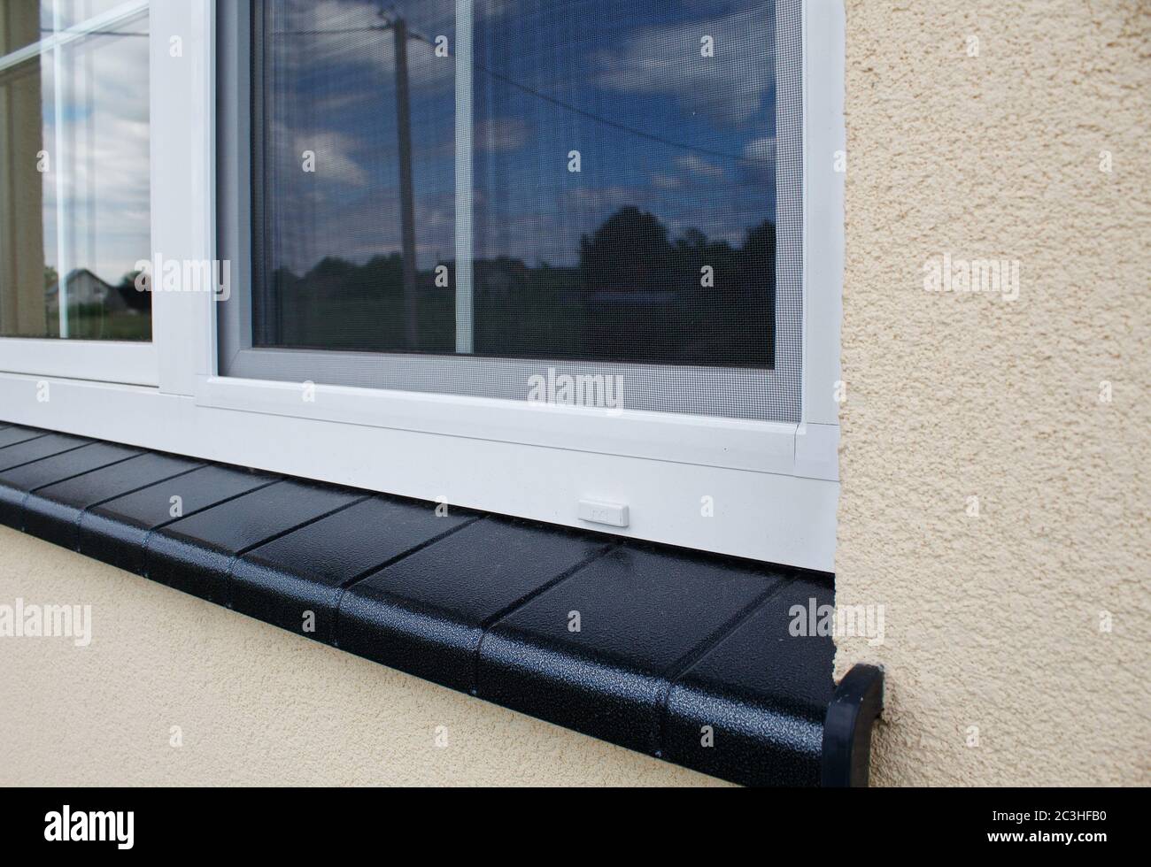 puerta de plástico con mosquitero exterior cierre Fotografía de stock -  Alamy