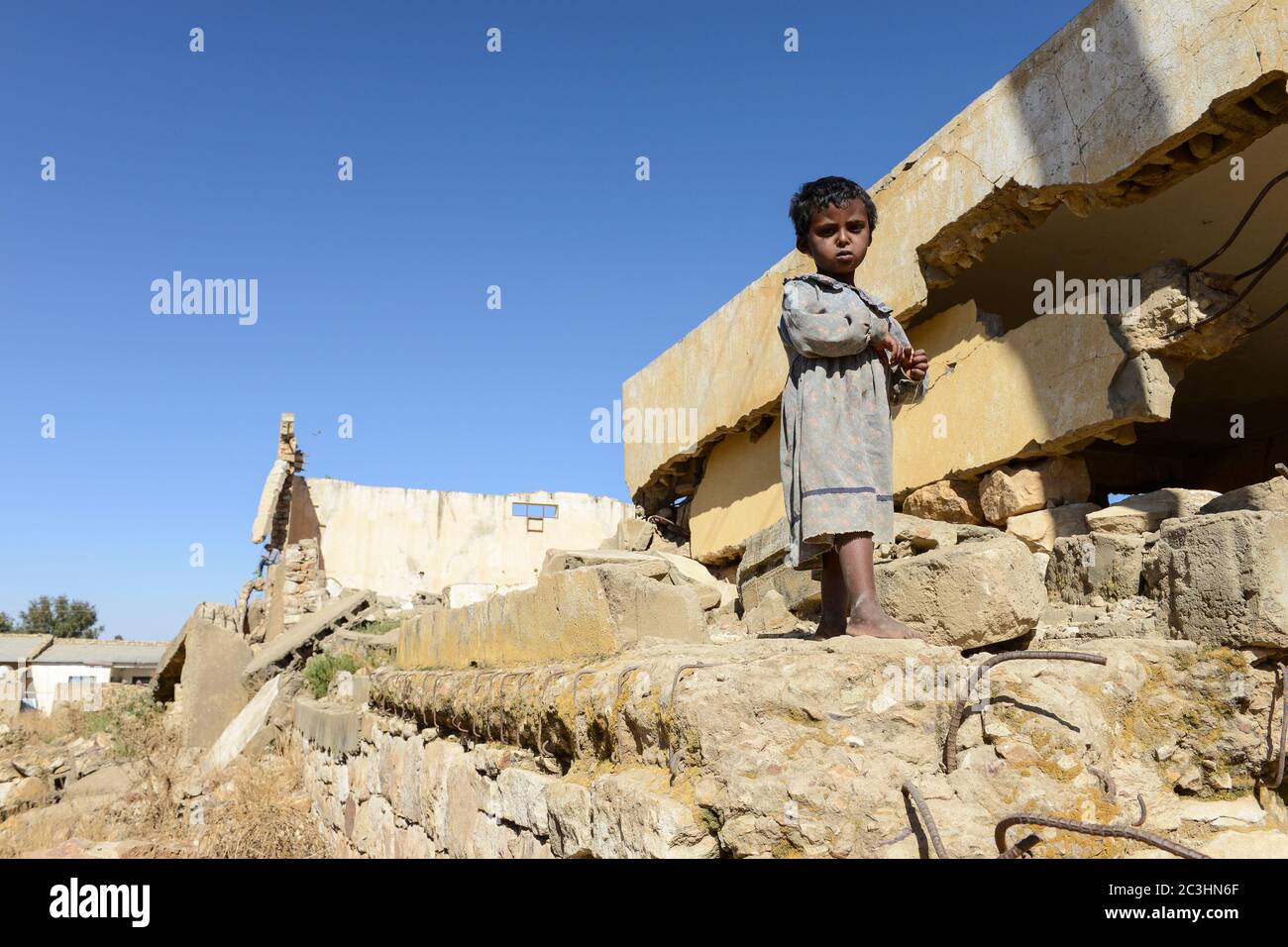 ETIOPÍA, Tigray, Zalembessa, ciudad fronteriza a Eritrea, daños de guerra / AETHIOPIEN, Tigray, Zalambessa, vom Krieg mit Eritrea zerstoerte Grenzstadt zu Eritrea, Kriegsschaeden Foto de stock