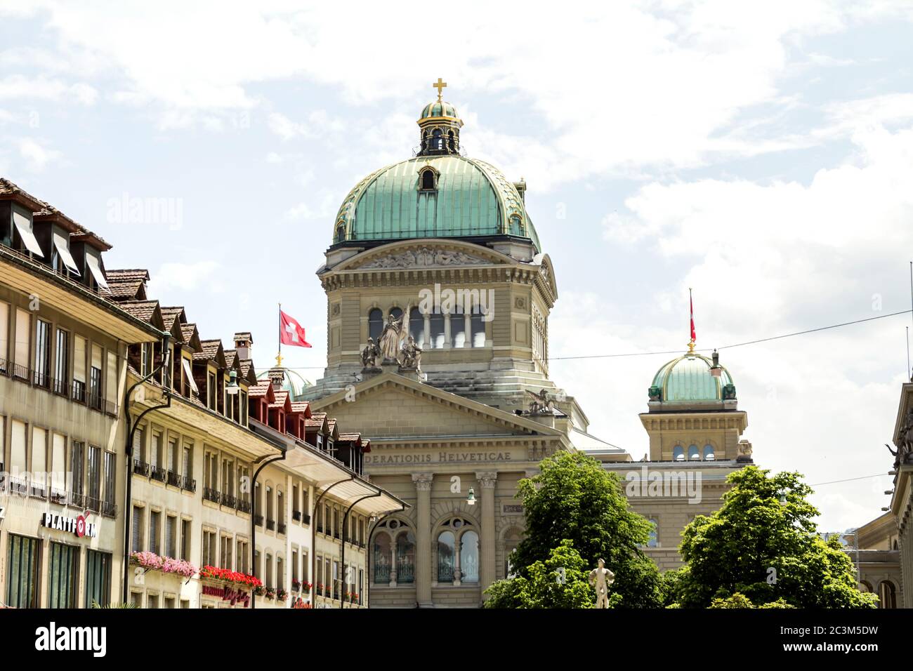 Palacio Federal De Suiza Edificio Del Parlamento Suizo En La Capital Suiza De Berna Berna En Frances Suiza Europa Fotografia De Stock Alamy