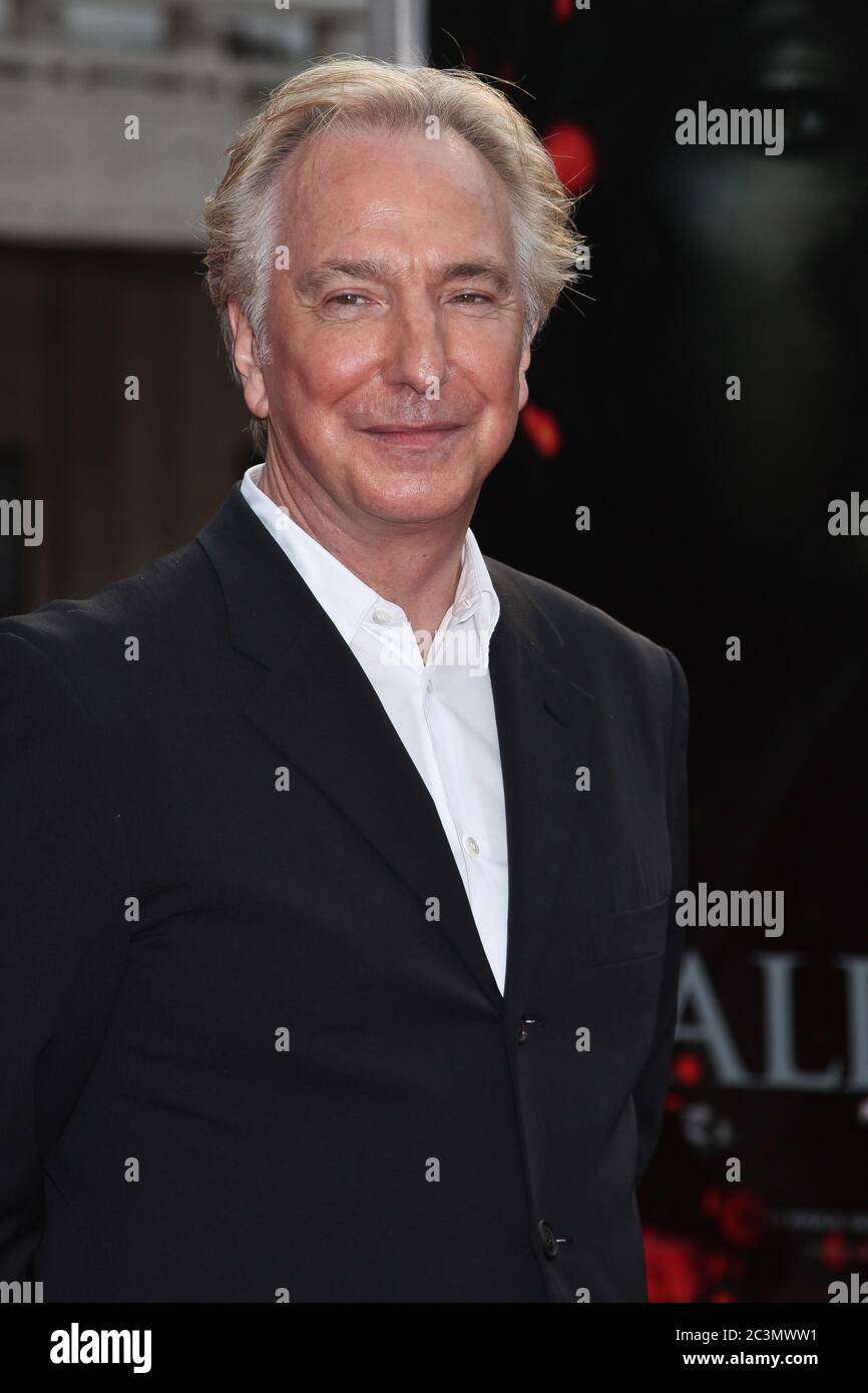 NUEVA YORK, NY - 11 DE JULIO de 2011: Alan Rickman llega para el estreno norteamericano de "Harry Potter y los Hallows morosos - parte 2" Foto de stock