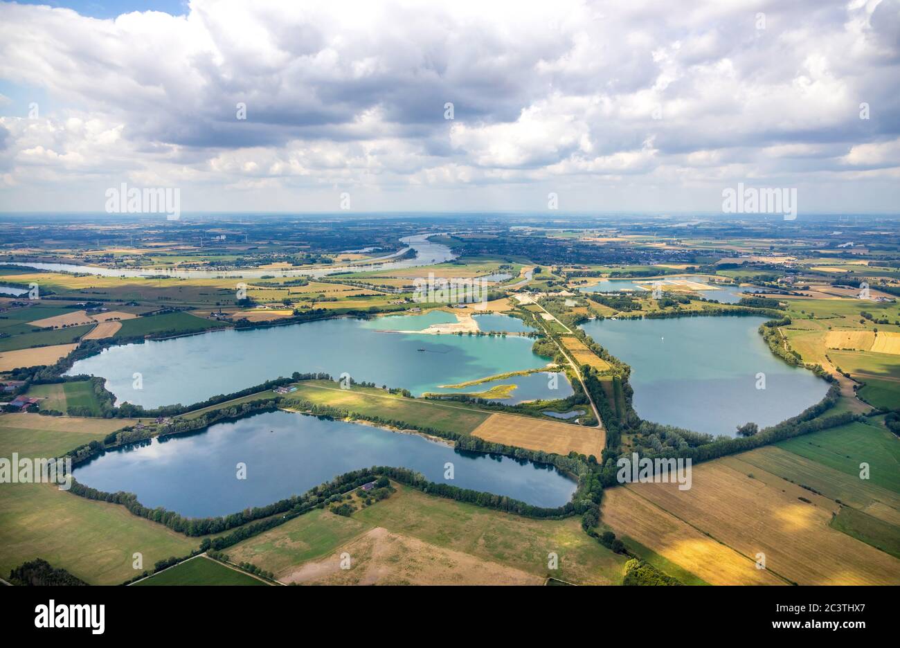 Piscinas de grava inundadas Reeser Meer, Haffensche Landwehr, en el Rheinauen, 01.08.2019, vista aérea, Alemania, Renania del Norte-Westfalia, bajo Rin, Rees Foto de stock