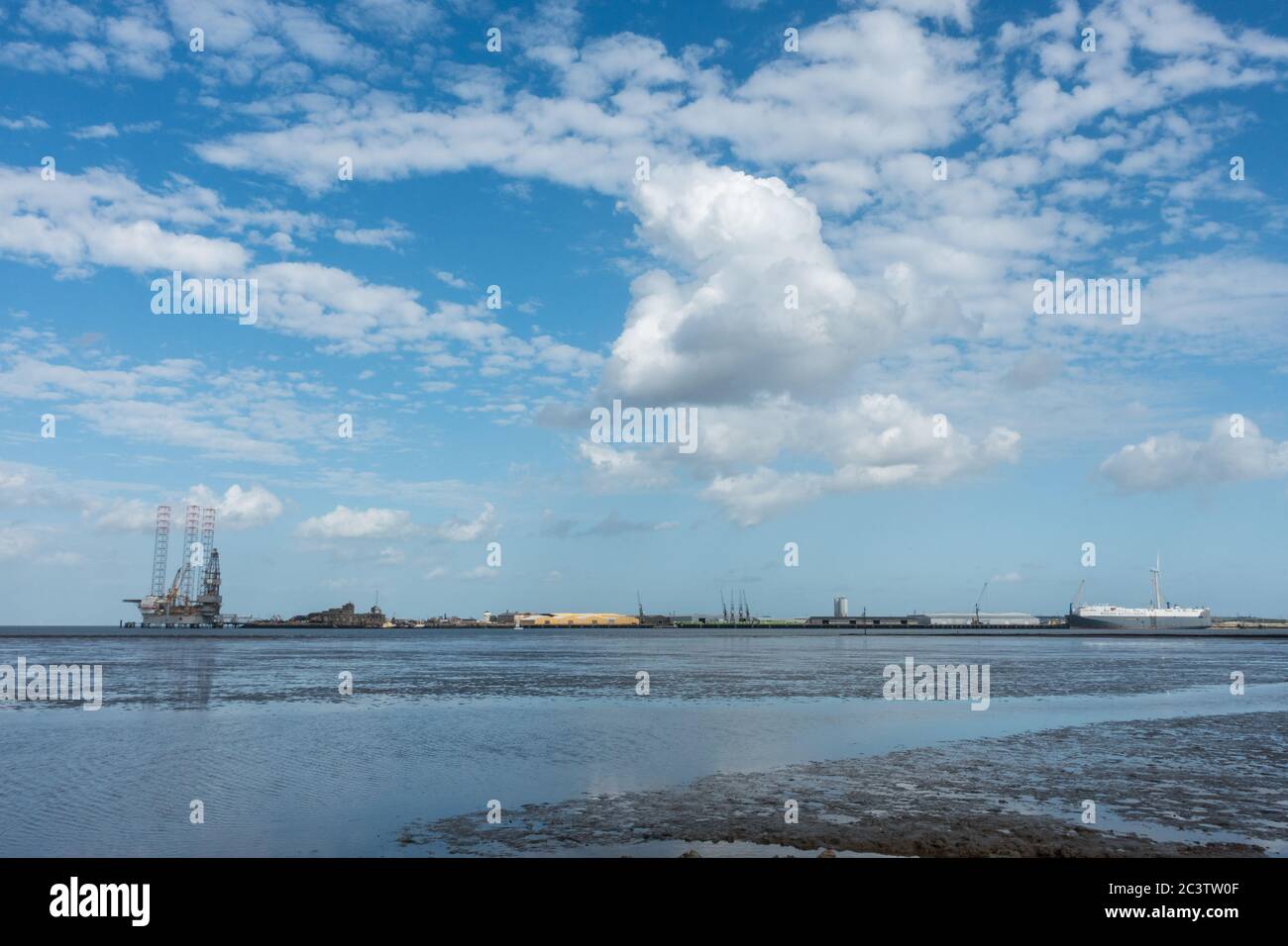 Plataformas en la Isla de Sheppey en Kent, Reino Unido Foto de stock