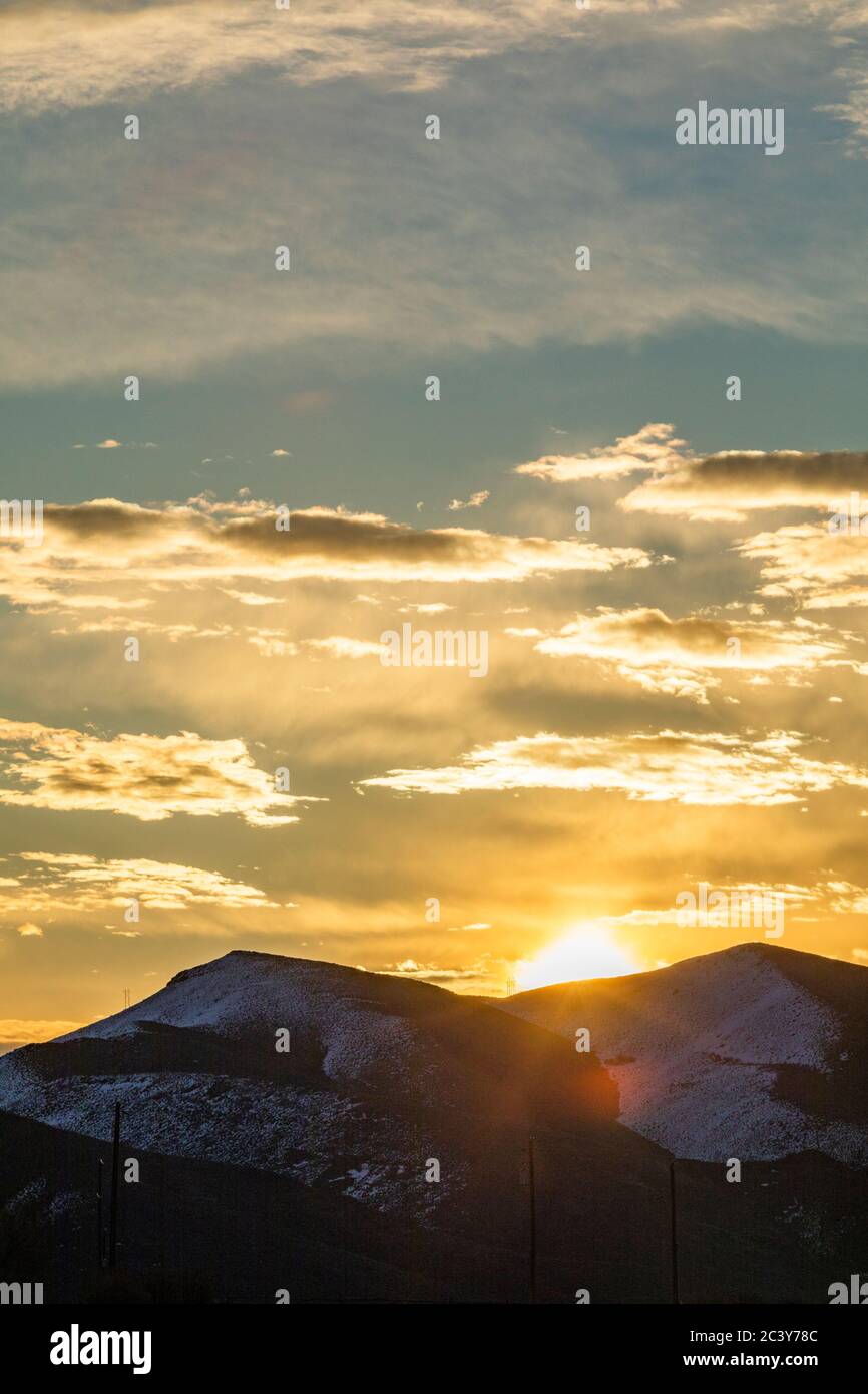 Estados Unidos, Idaho, Sun Valley, puesta de sol sobre la cordillera Foto de stock