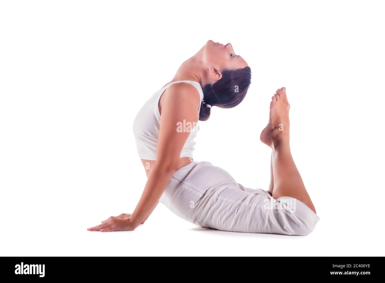 Mujer practicando yoga haciendo la ' postura del rey Pigeon '. Rajakapotasana Foto de stock
