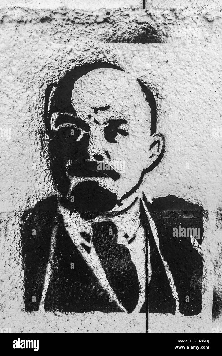 Badajoz, España - 31 de marzo de 2016: Lenin estarcido en la pared. Barrio antiguo de Badajoz Foto de stock